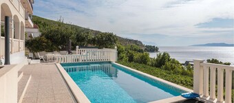 Gorgeous apartment in Lokva Rogoznica