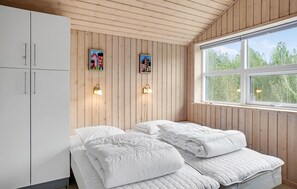 4 bedrooms, iron/ironing board, free WiFi - Amazing home in ålbæk with sauna (Ålbæk)
