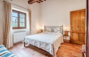 3 Schlafzimmer, Reisekinderbett, kostenloses WLAN, Bettwäsche