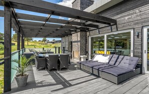 Outdoor dining - Beautiful home in Ebeltoft (Ebeltoft)