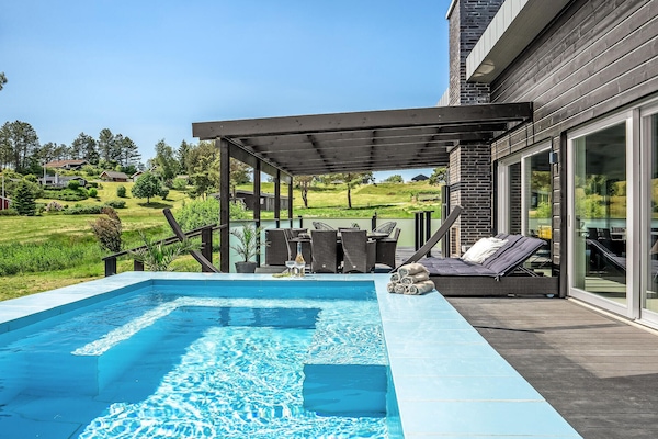 حمّام سباحة مُدفَّأ