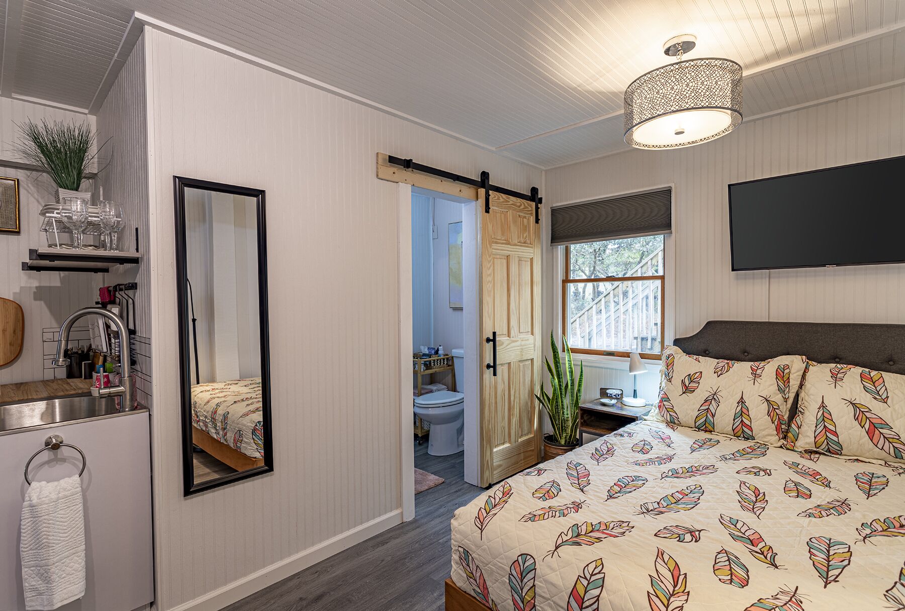 Couple's Getaway * Central Location *  Hey, Get A Room!