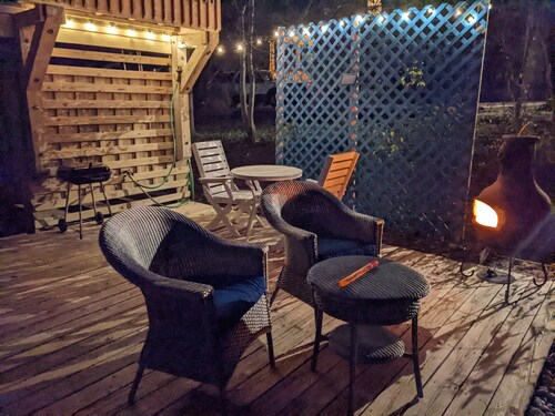 HEY, GET A ROOM! Couples Getaway : Bikes, beach chairs, umbrella :Central locale