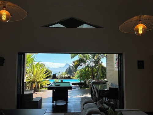 Great pool villa with very high speed Wifi, air conditioning, billiards!
