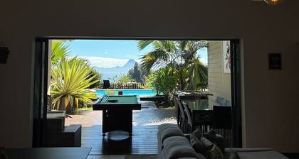 Great pool villa with very high speed Wifi, air conditioning, billiards!