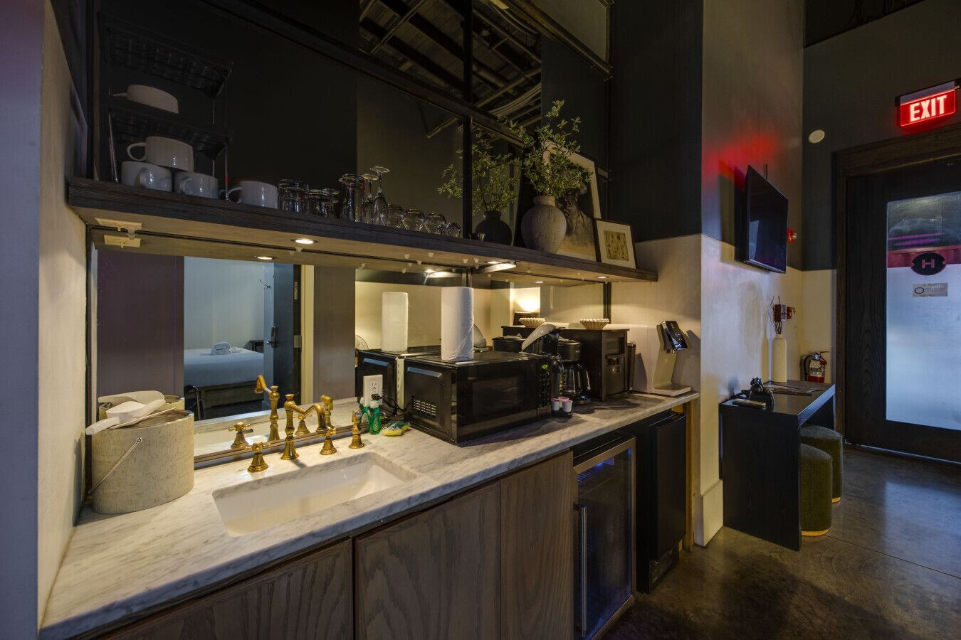 Microondas y cafetera y tetera 