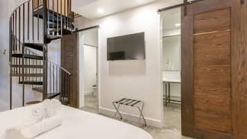 4 bedrooms, desk, iron/ironing board, travel crib