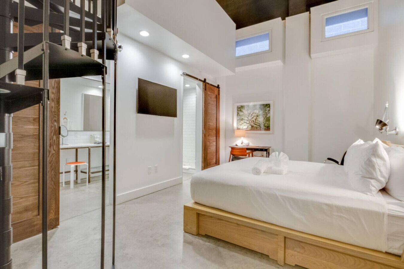 4 bedrooms, desk, iron/ironing board, travel crib