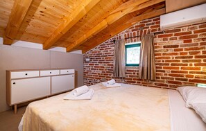 3 quartos, berço de viagem, Wi-Fi de cortesia, roupa de cama