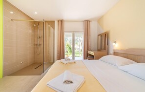 3 bedrooms, travel crib, free WiFi, bed sheets