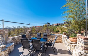 Outdoor dining - Amazing home in Razanac (Razanac)