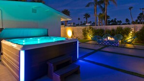 A hot tub with a step leading up to it, surrounded by outdoor furniture and palm trees. - Located in the famous Movie Colony neighborhood close to Downtown. (Palm Springs)