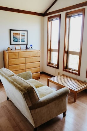 Living area - The Cove House (Shelter Cove)