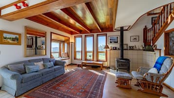 TV, fireplace, books, stereo