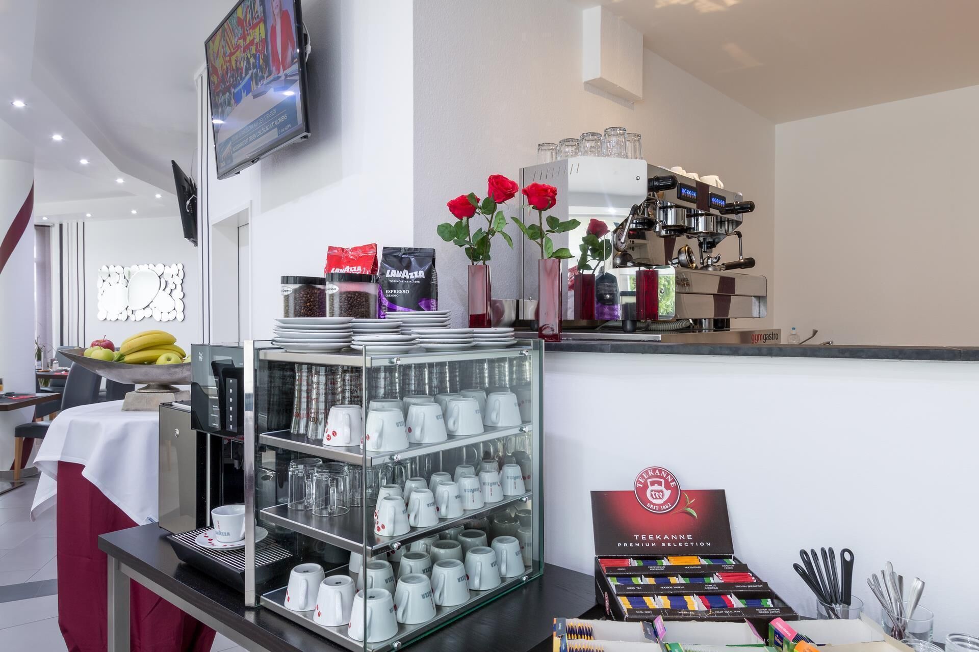 Buffet breakfast on weekdays (EUR 10 per person)