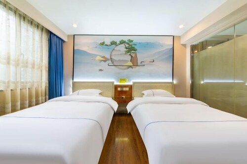 Zhenghao Business Hotel (Qingxin Sports Center)