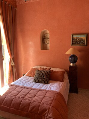 2 dormitorios, tabla de planchar con plancha, wifi gratis y ropa de cama