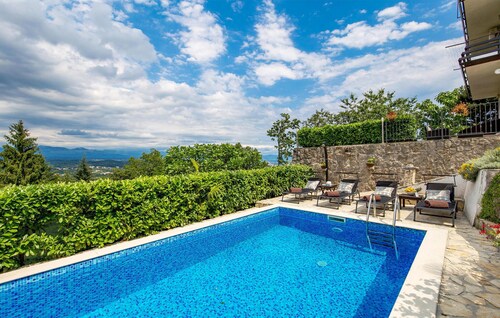 Awesome apartment in Matulji with WiFi