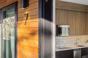 Refrigerador, microondas, placa de cocina, lavavajillas