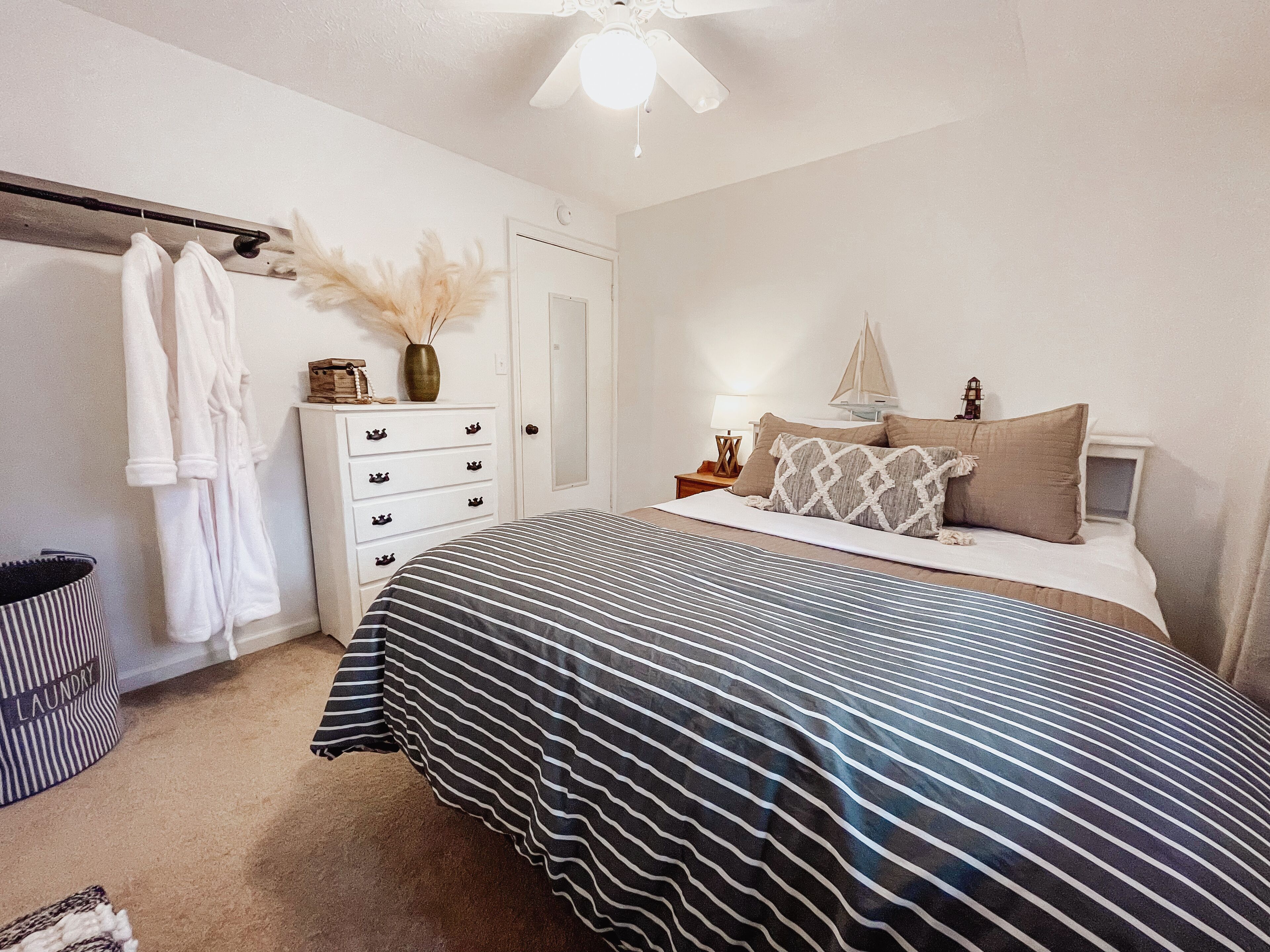 Lakefront Home on Freeman-Swimming-Kayaks-Fishing-Docks and all amenities!