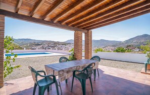 Outdoor dining - Pet friendly home in Almachar (Almachar)