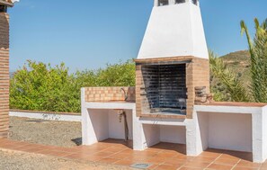 Property grounds - Pet friendly home in Almachar (Almachar)