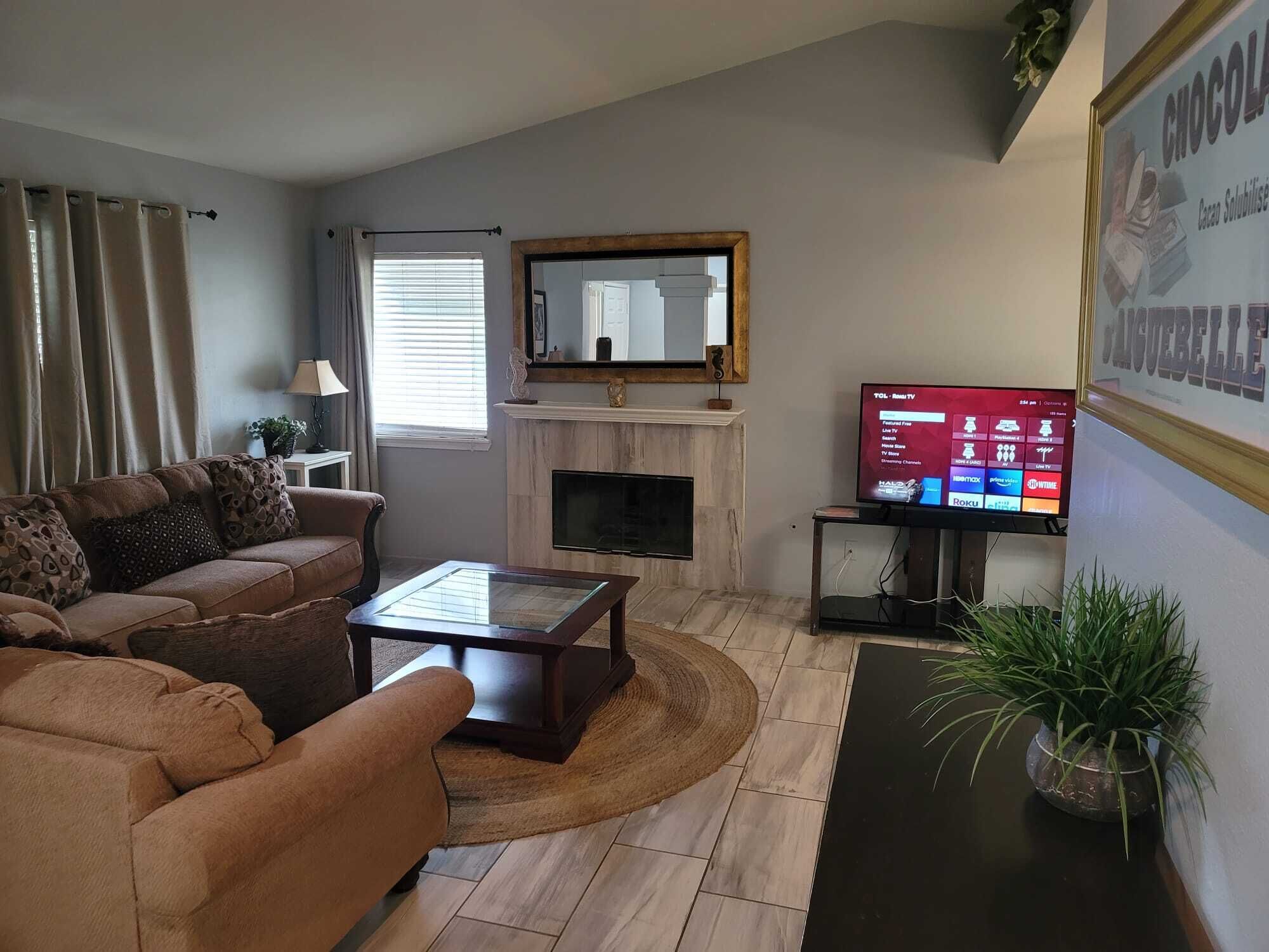 Bikini & Martini on Palm Meadows Dr. Vacation home w/pool and spa