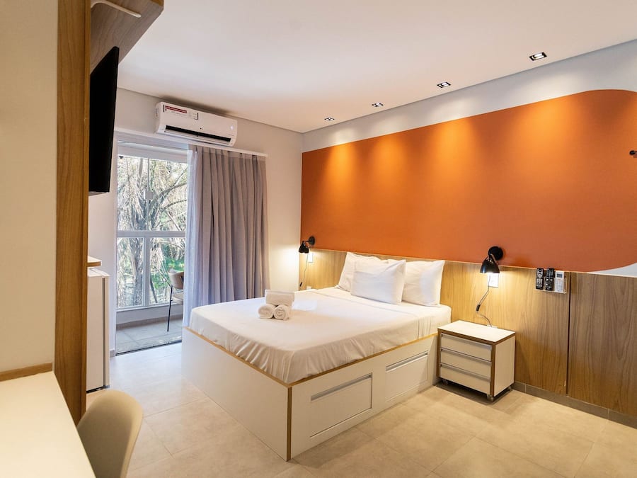 Suite 2 | Hypo-allergenic bedding, minibar, individually decorated