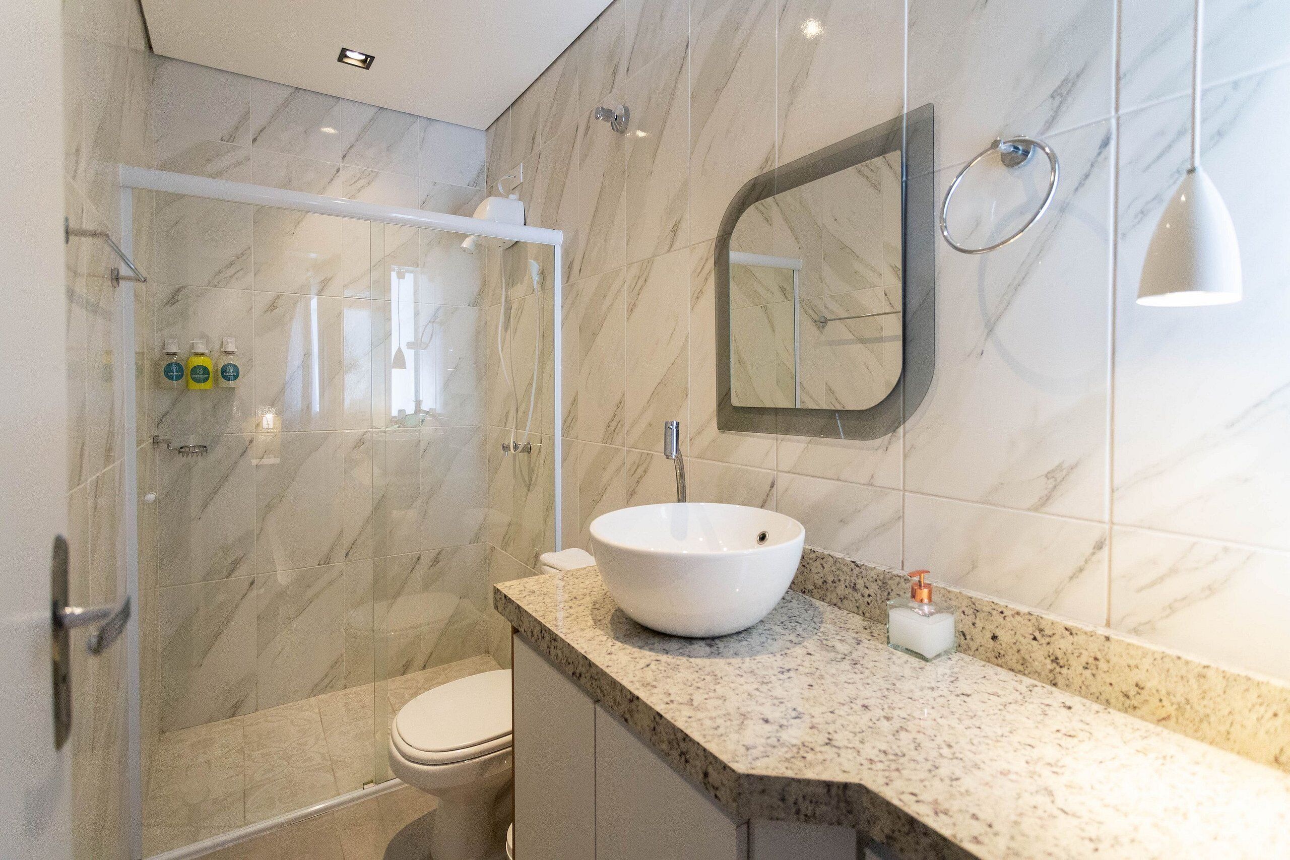 Suite 3 | Baño | Ducha, secador de pelo y toallas
