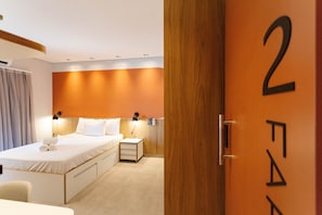 Suite 2 | Hypo-allergenic bedding, minibar, individually decorated