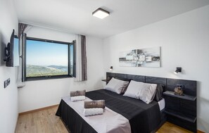 5 dormitorios, cuna de viaje, wifi gratis y ropa de cama