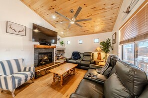 Smart TV, fireplace