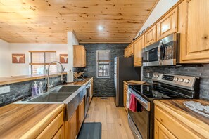 Microondas, horno, parrilla de estufa y lavavajillas 