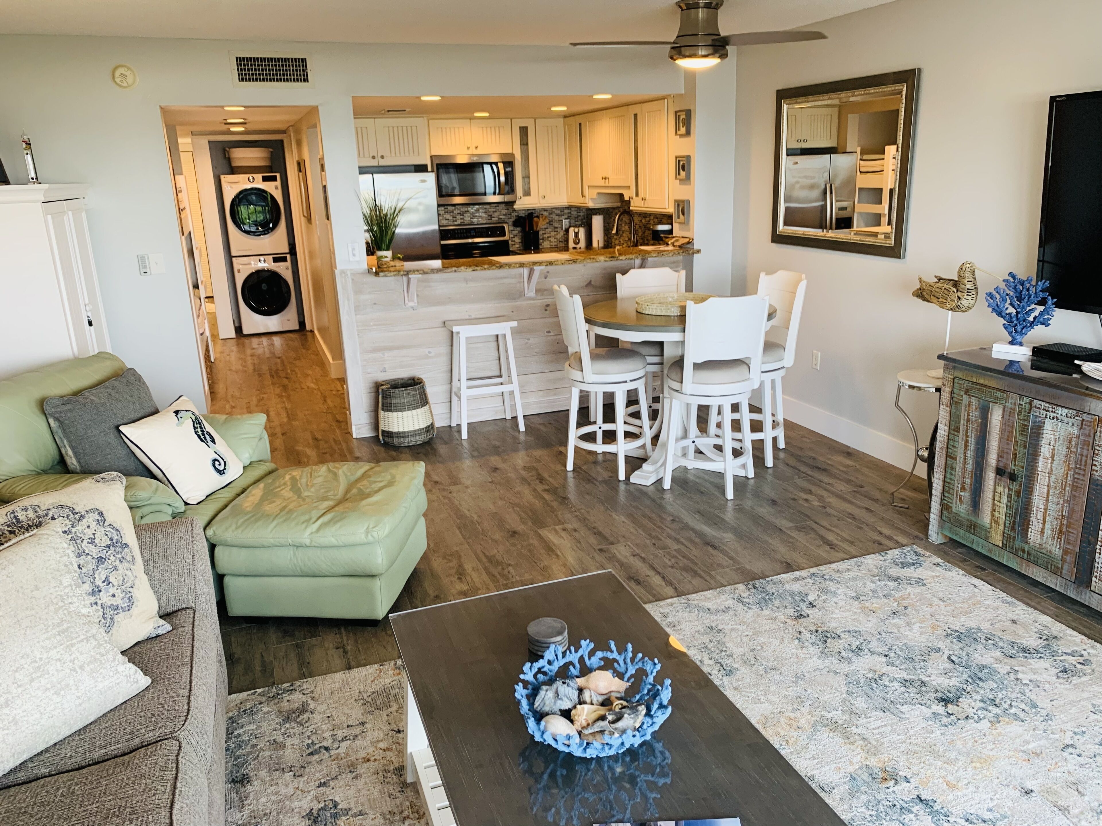 Oceanfront Condo-Sleeps 4-Newly Renovated