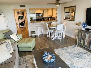 TV - Oceanfront Condo-Sleeps 4-Newly Renovated (Emerald Isle)