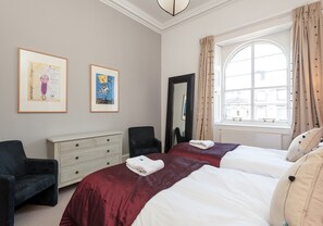 2 chambres, fer et planche à repasser, lit parapluie, Wi-Fi gratuit