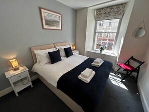 2 bedrooms, iron/ironing board, travel cot, free WiFi - Economical 2 bedroom property just off the famous Royal Mile (Edinburgh)