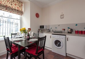 Dining - Economical 2 bedroom property just off the famous Royal Mile (Edinburgh)
