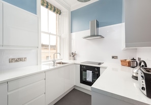 Réfrigérateur, micro-ondes, four, lave-vaisselle