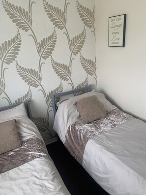 3 bedrooms, iron/ironing board, bed sheets