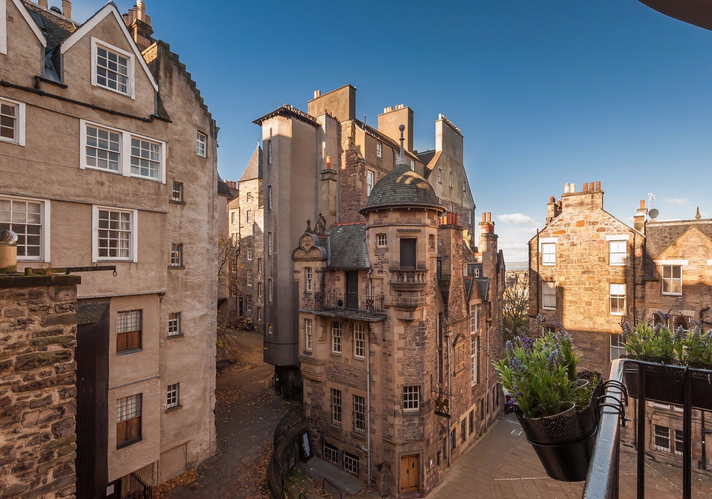 المنطقة المحيطة بالمنشأة