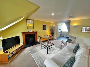 TV, DVD player - Fantastic 2 bedroom property with astounding views of the famous historic Royal Mile. (Edinburgh)