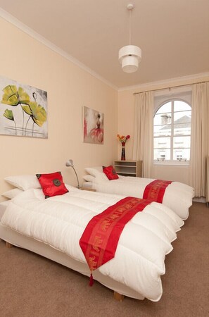 2 chambres, fer et planche à repasser, lit parapluie, Wi-Fi gratuit