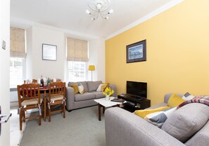 Smart TV - Economical  2 bedroom property just off the famous historic Royal Mile. (Edinburgh)