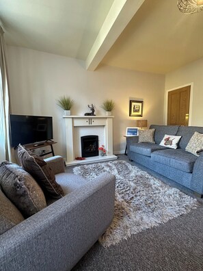 TV - 1 bedroom property with a fantastic view of Edinburgh Castle in the heart of the Old Town (Edinburgh)