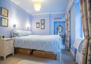 1 bedroom, iron/ironing board, travel cot, free WiFi - 1 bedroom + sofabed property in the heart of the historic Old Town (Edinburgh)