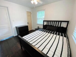 3 bedrooms, desk, iron/ironing board, travel cot