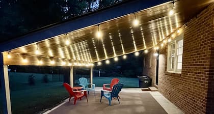 Mayberry’s Best! Peaceful, Bonus Room, Deck, Huge Yard, 5 min to downtown