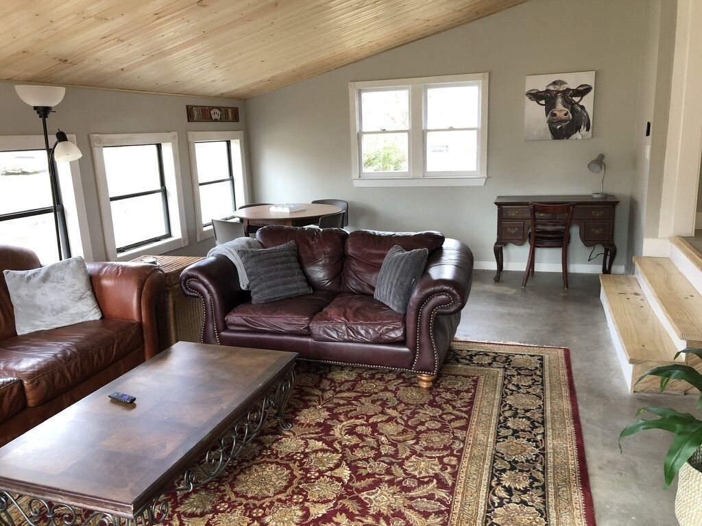 Newly renovated, 5 minutes to downtown Mt. Airy!