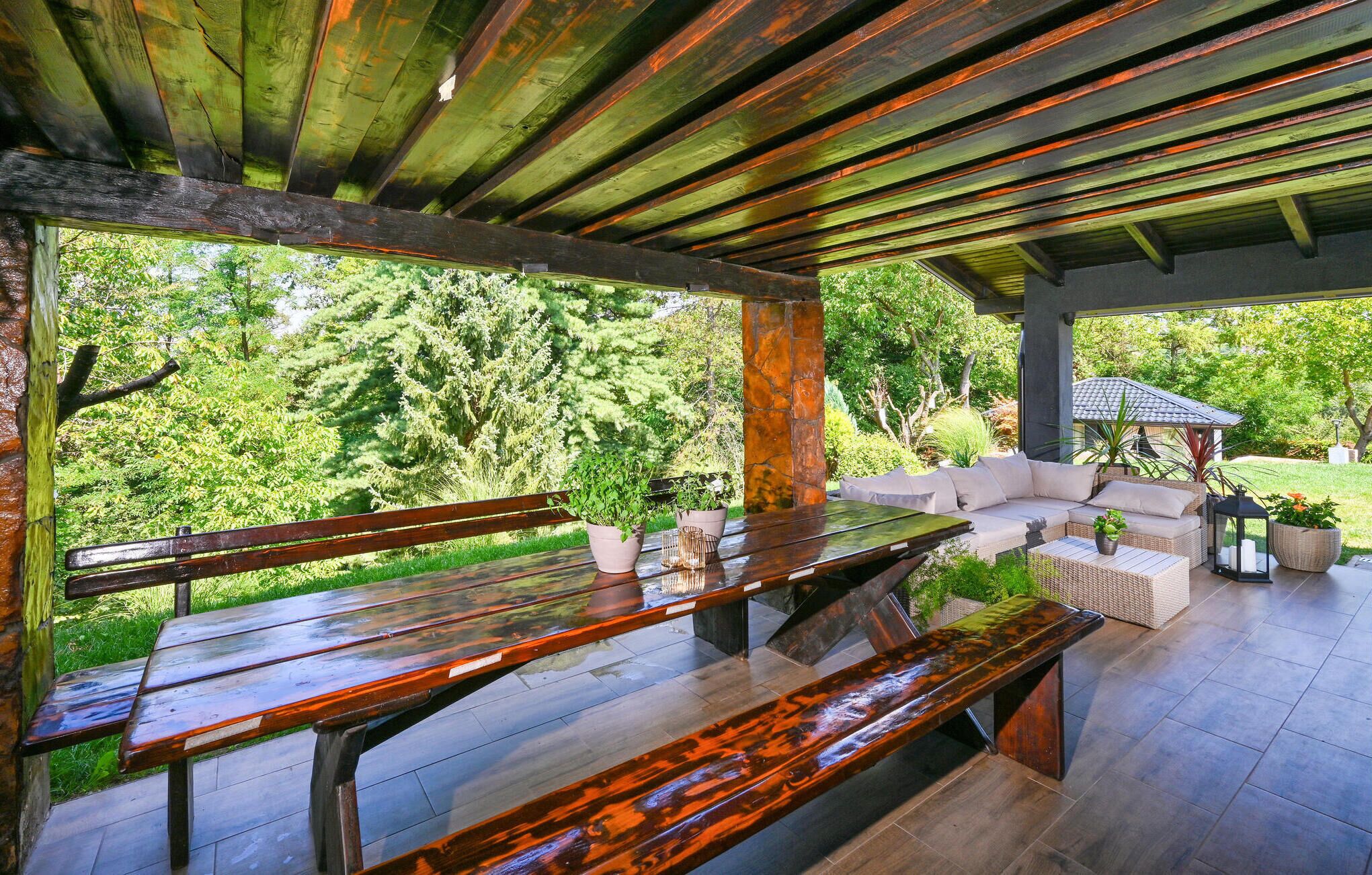 Ulkoruokailutilat